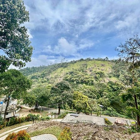 Misty Heights Peermade - Private Mountain Villa Retreat Vandiperiyār Buitenkant foto