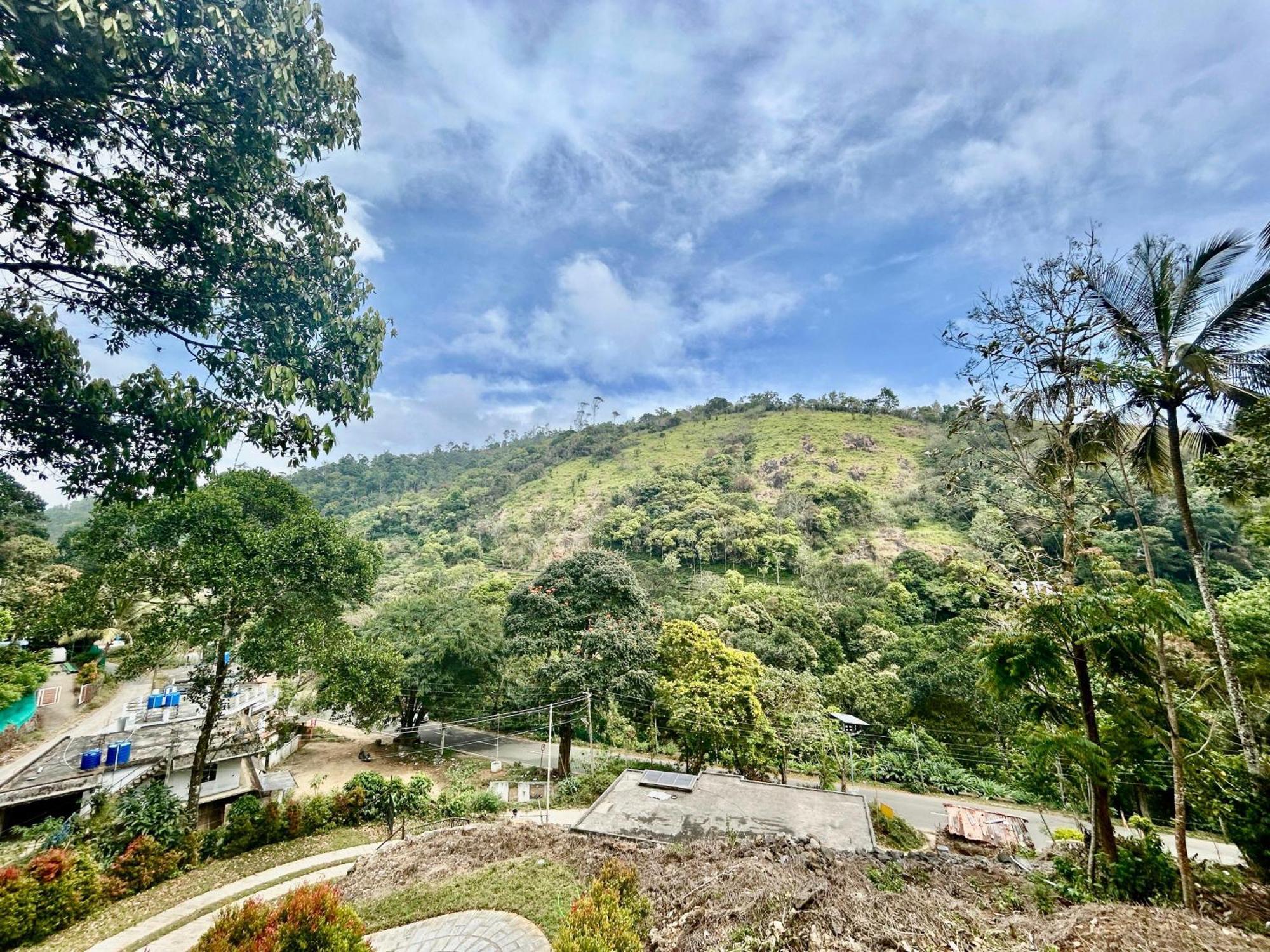Misty Heights Peermade - Private Mountain Villa Retreat Vandiperiyār Buitenkant foto