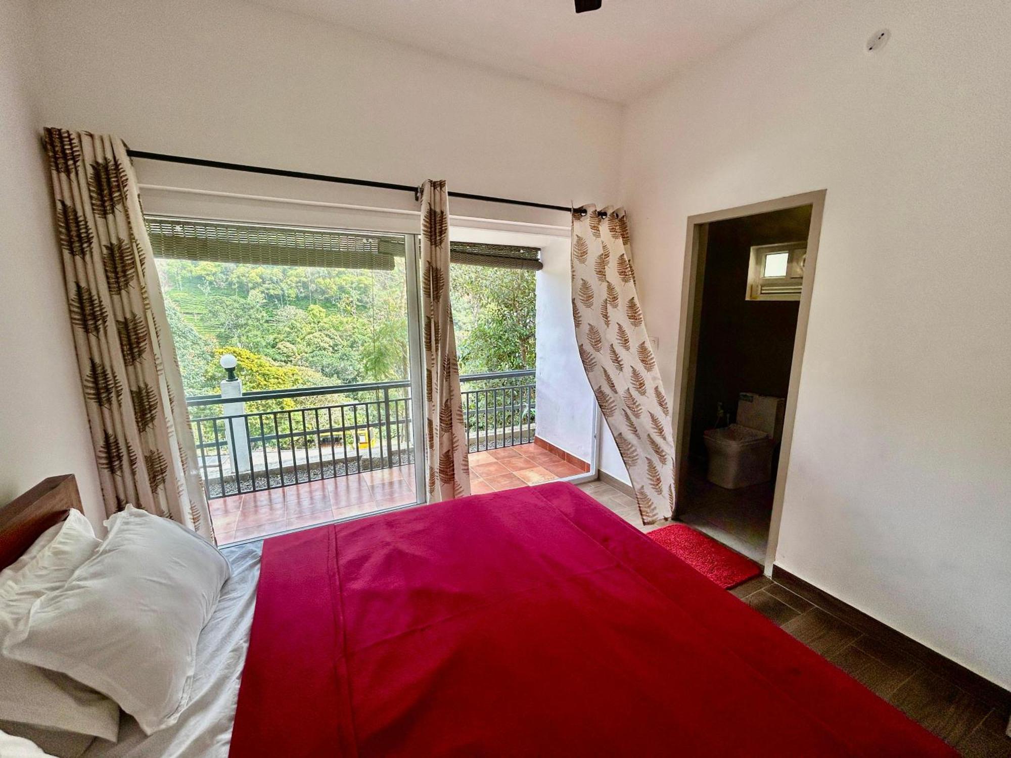 Misty Heights Peermade - Private Mountain Villa Retreat Vandiperiyār Buitenkant foto