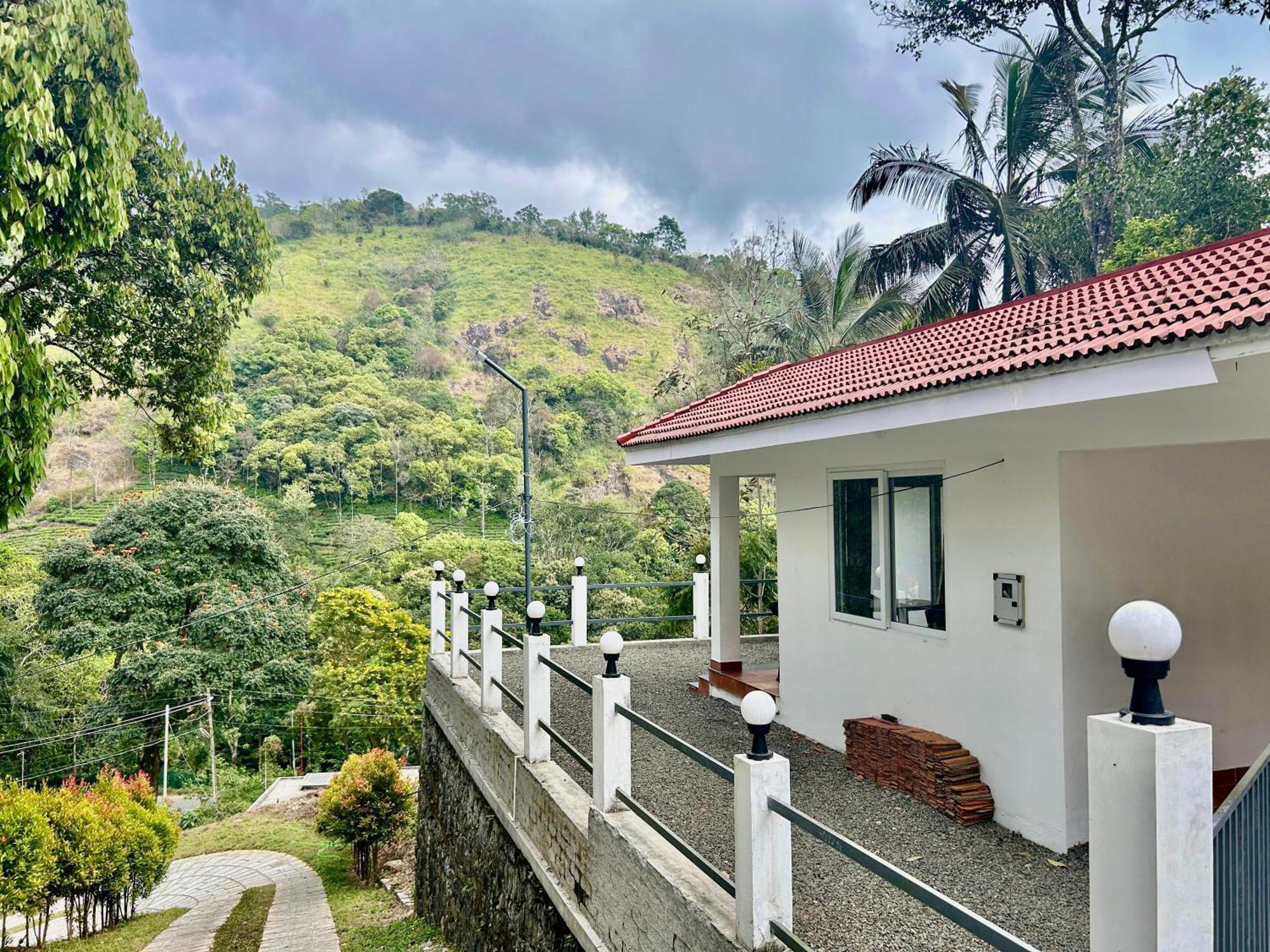 Misty Heights Peermade - Private Mountain Villa Retreat Vandiperiyār Buitenkant foto